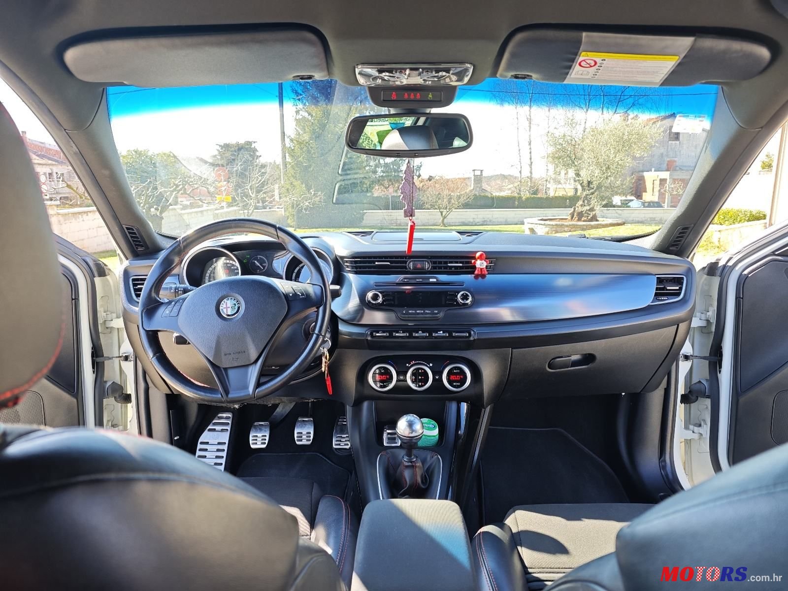 2011' Alfa Romeo Giulietta 2,0 D. N. A photo #5