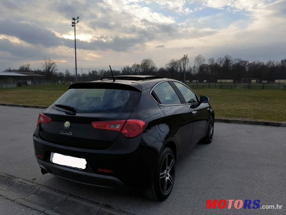 2011' Alfa Romeo Giulietta photo #5