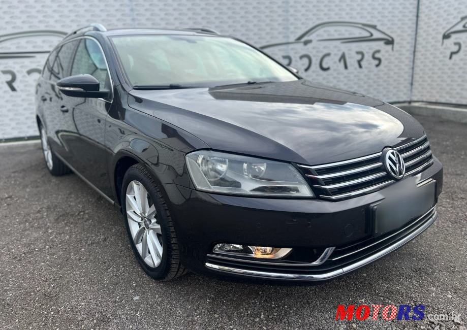 2011' Volkswagen Passat Variant photo #3