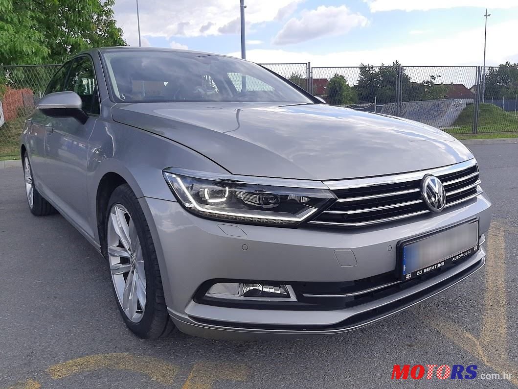 2015' Volkswagen Passat photo #2
