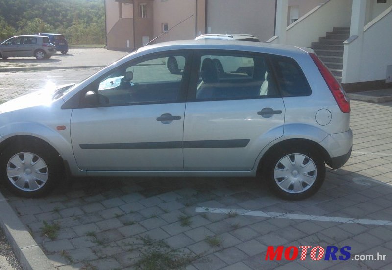 2007' Ford Fiesta photo #2