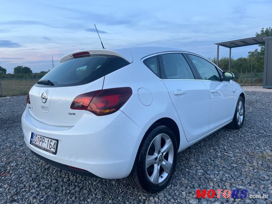 2010' Opel Astra photo #3