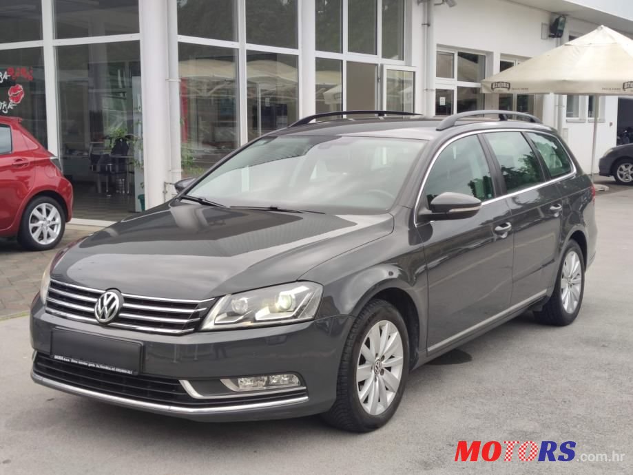 2012' Volkswagen Passat Variant photo #3