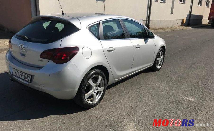 2010' Opel Astra 2,0 Cdti photo #4