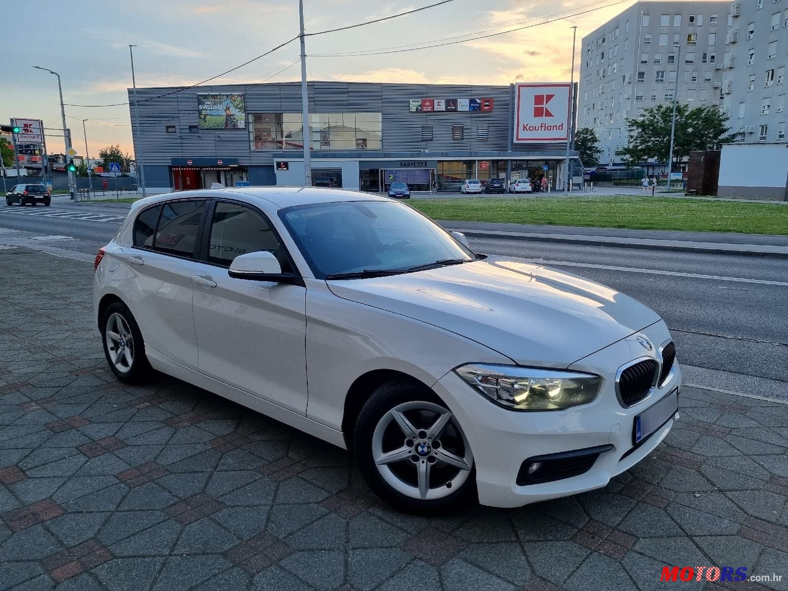 2015' BMW Serija 1 116D photo #5