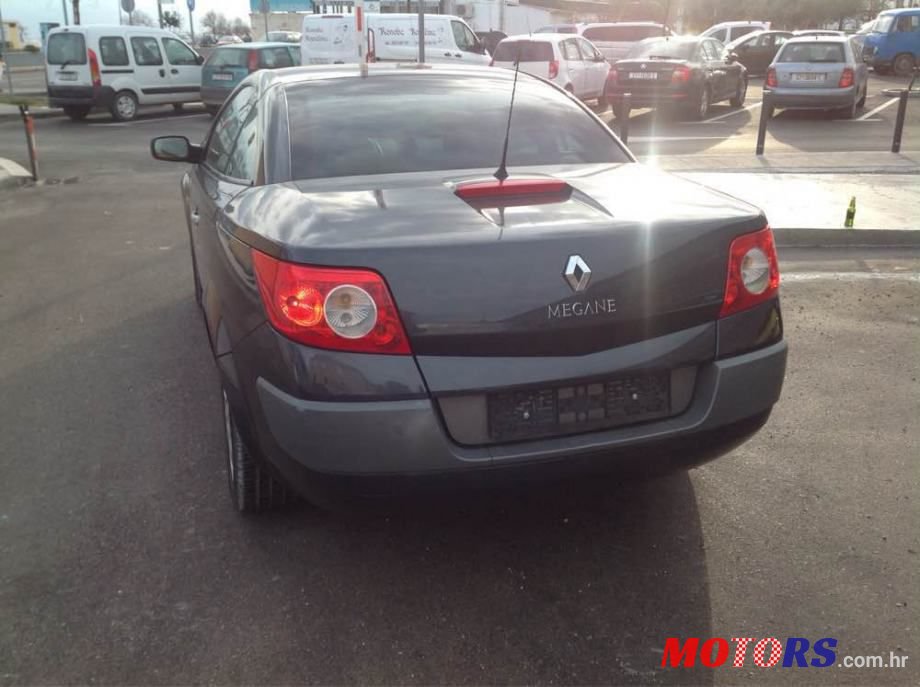 2008' Renault Megane photo #3