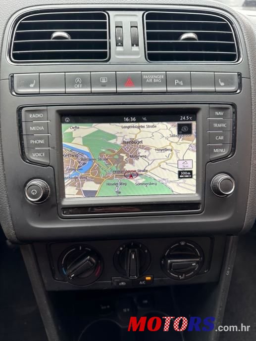 2016' Volkswagen Polo photo #6