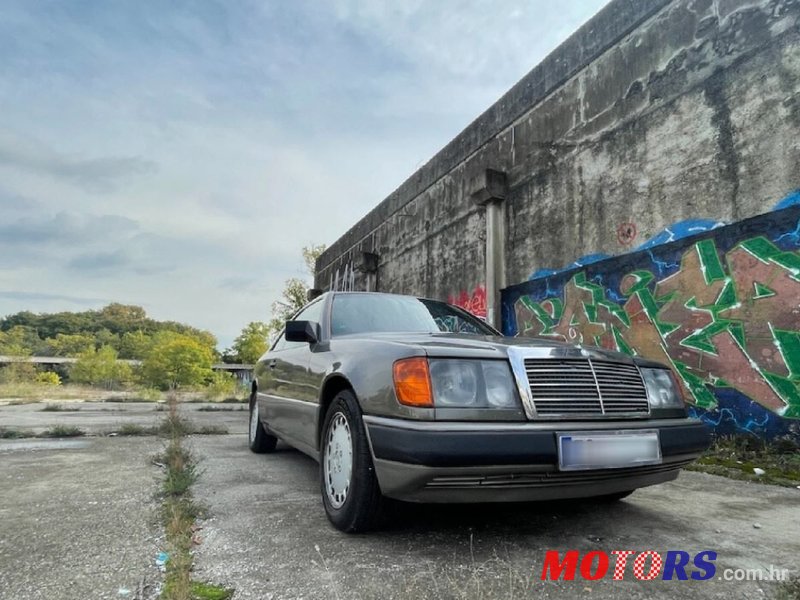 1989' Mercedes-Benz 124 300Ce photo #2