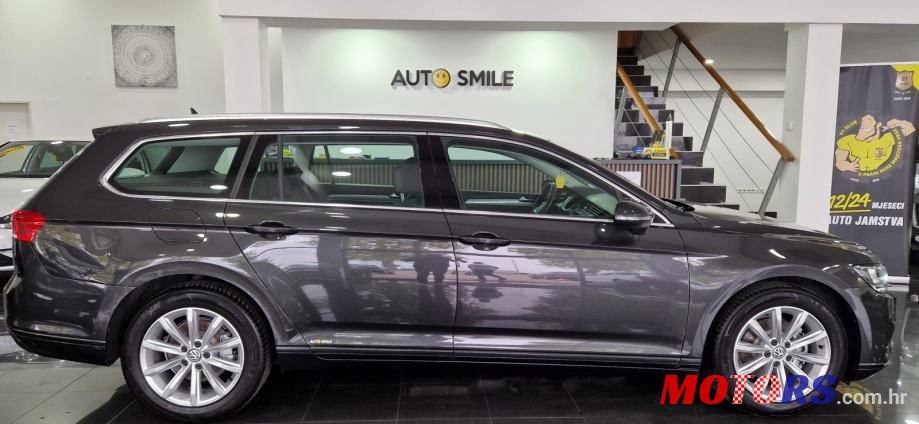 2019' Volkswagen Passat Variant photo #2