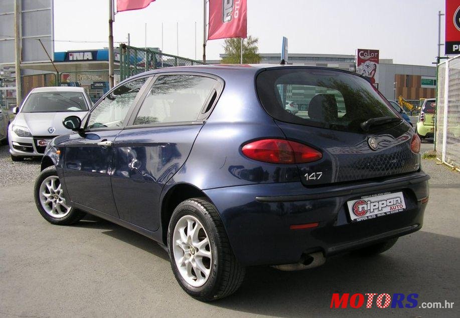 2004' Alfa Romeo 147 1,9 Jtd photo #2