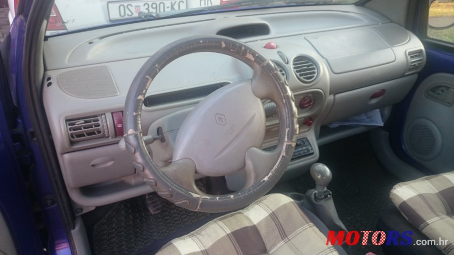 2001' Renault Twingo photo #3