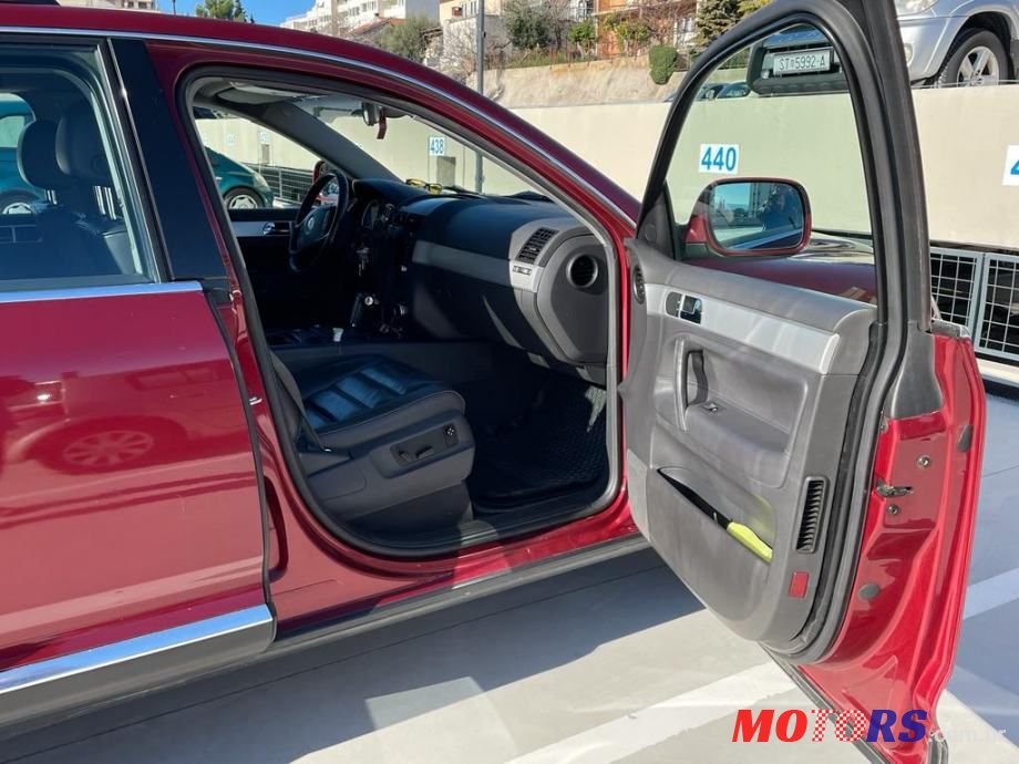 2004' Volkswagen Touareg V6 3,2 photo #3