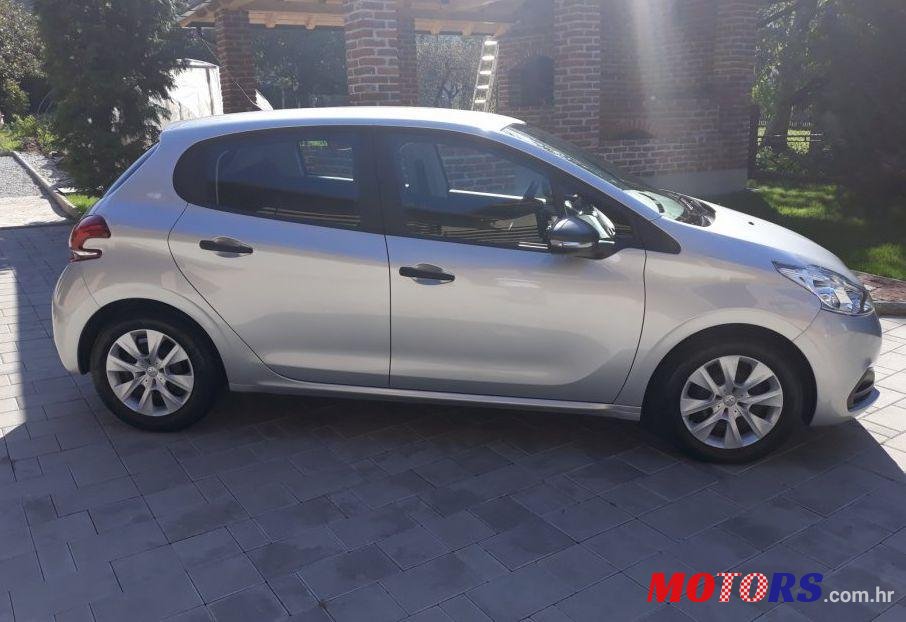 2015' Peugeot 208 1,6 Bluehdi photo #1