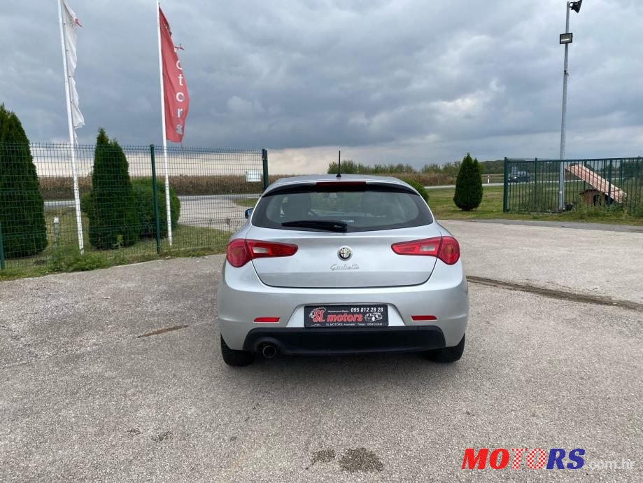 2011' Alfa Romeo Giulietta photo #6