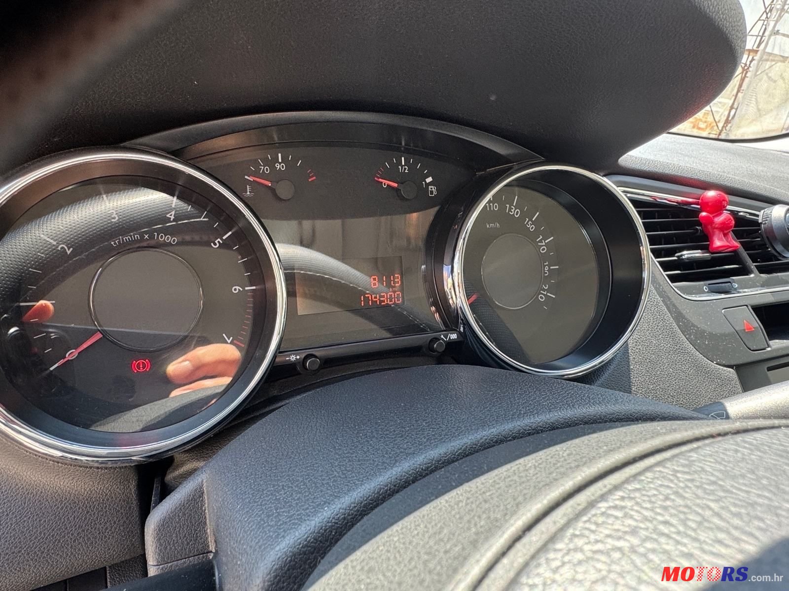 2011' Peugeot 5008 1,6 Vti photo #3