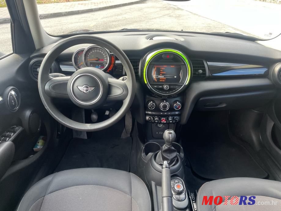 2016' MINI Cooper D photo #6
