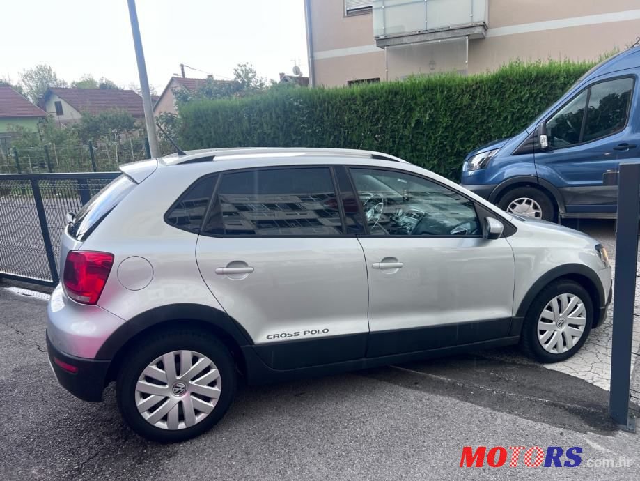 2011' Volkswagen Polo photo #4