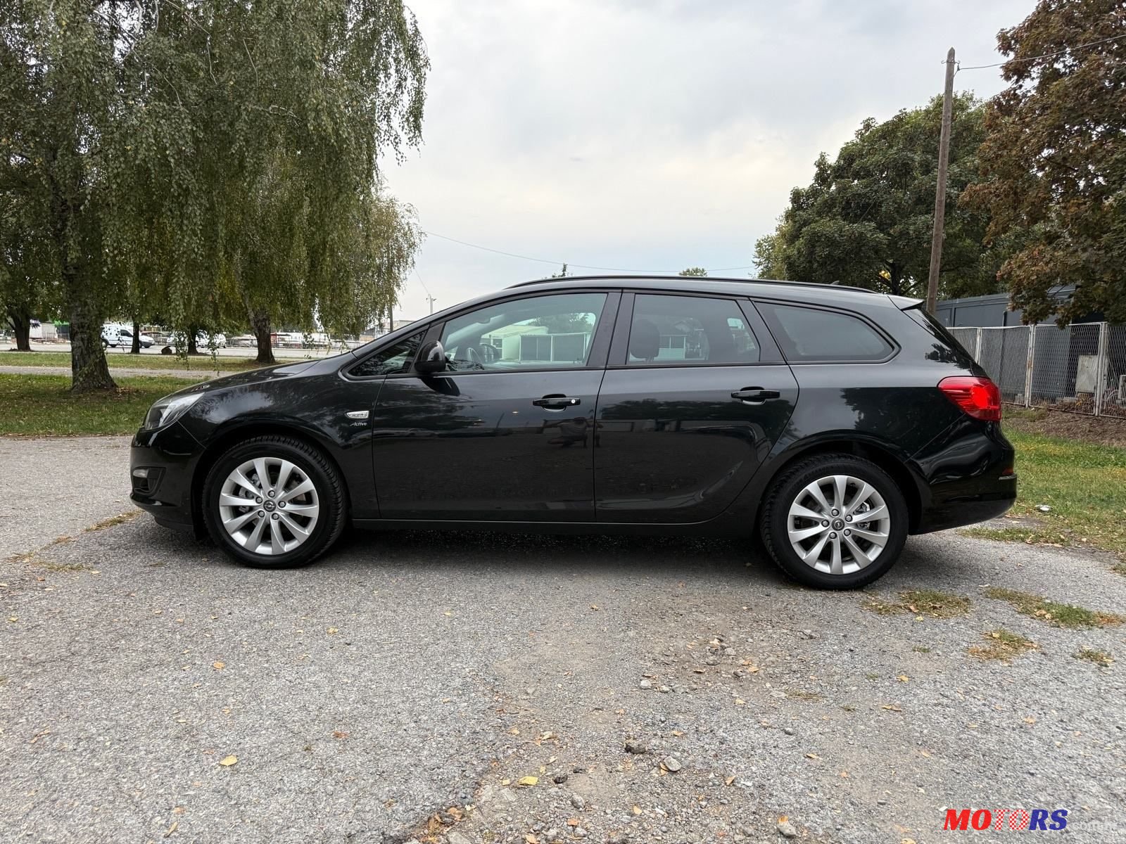2013' Opel Astra Karavan photo #2