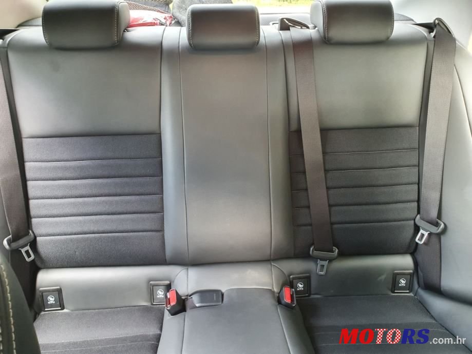 2014' Lexus IS 300H photo #6