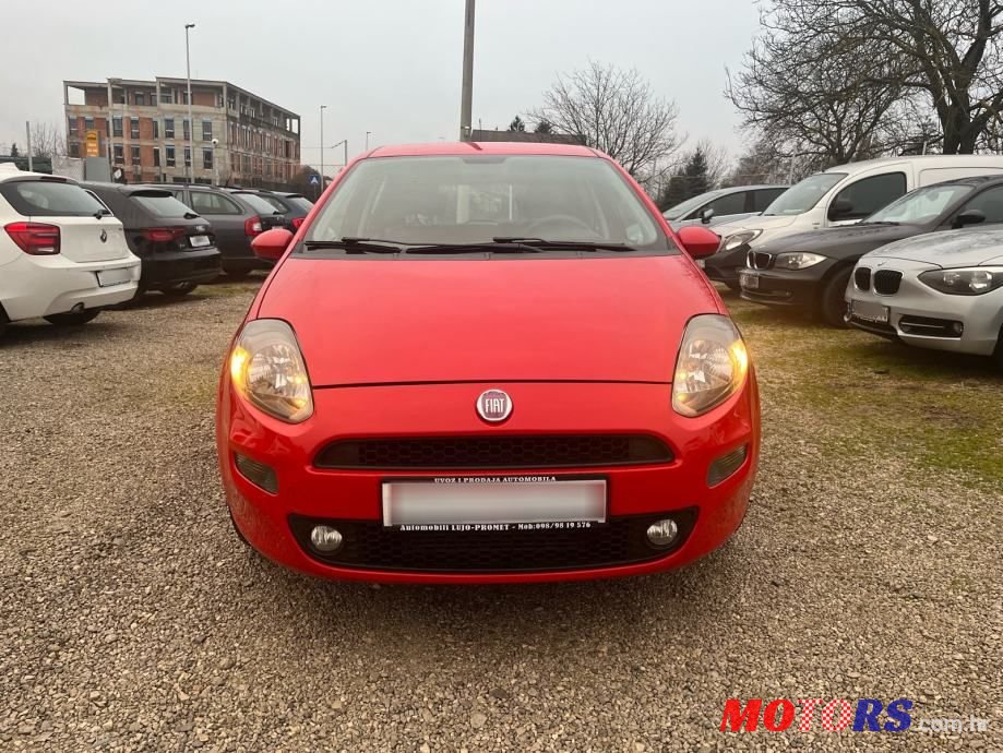 2012' Fiat Punto photo #2