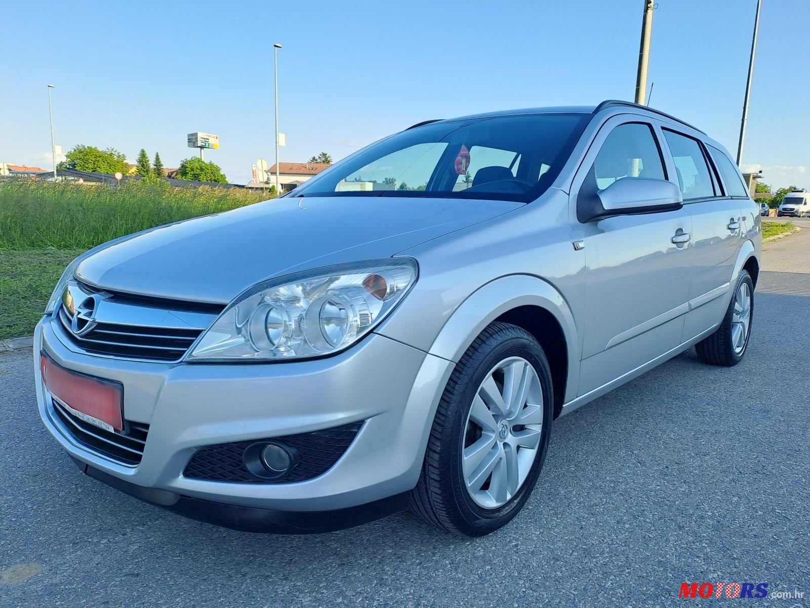 2008' Opel Astra Karavan photo #1