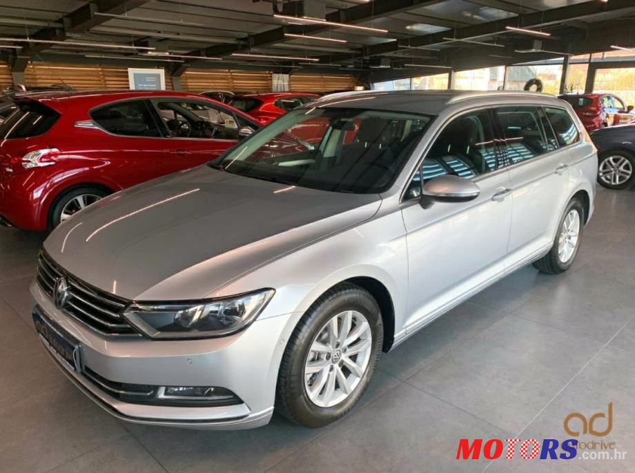 2017' Volkswagen Passat Variant photo #1