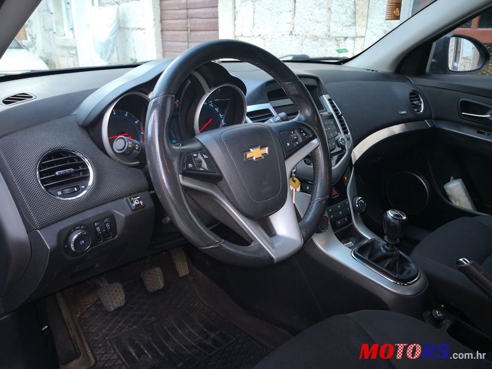 2012' Chevrolet photo #4