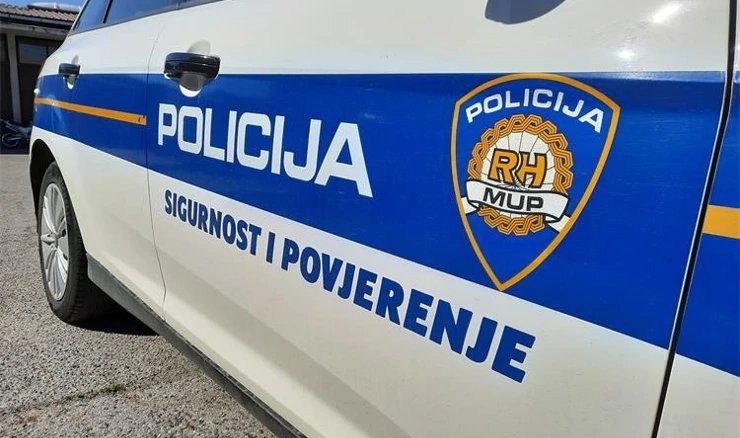 Prometna nesreća na A1 kod čvora Sveti Rok, jedna osoba ozlijeđena