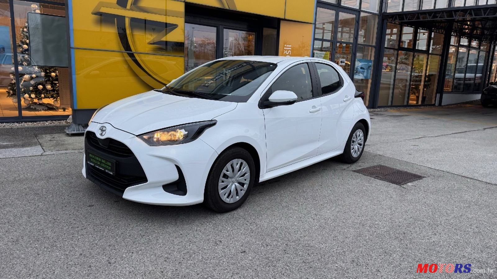 2022' Toyota Yaris Luna 1.0 Vvt-I photo #2