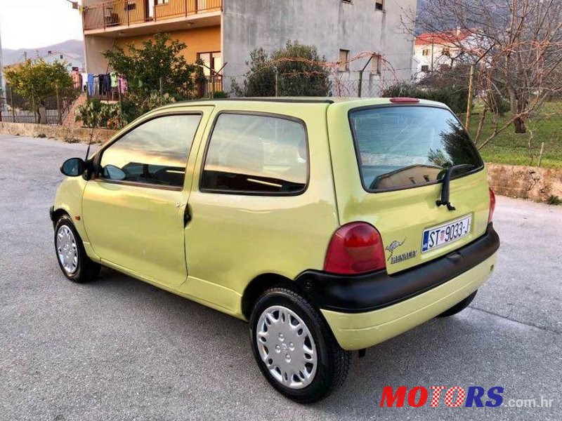 2002' Renault Twingo photo #2