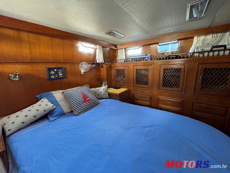 1989' Golden Star photo #3