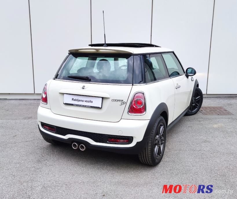 2011' MINI Cooper photo #2