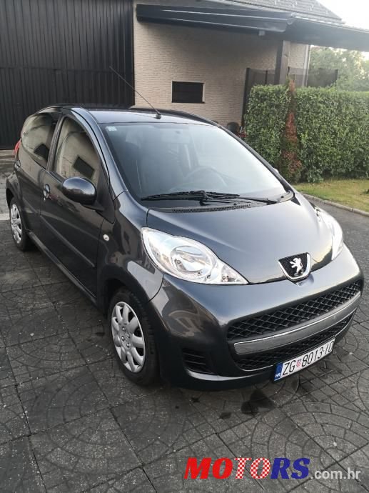 2011' Peugeot 107 1,0 photo #1