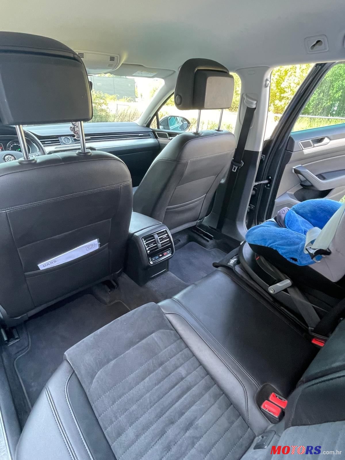 2016' Volkswagen Passat Variant photo #5