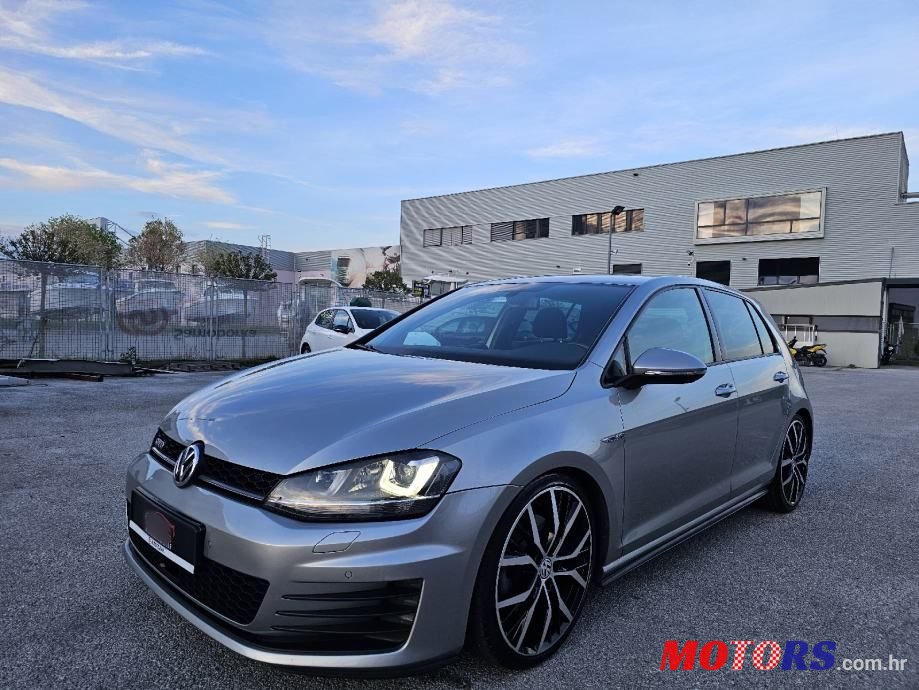 2016' Volkswagen Golf VII 2,0 Bmt photo #1