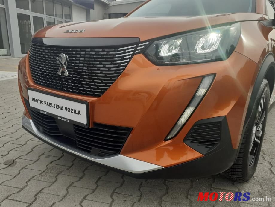 2021' Peugeot 2008 photo #2