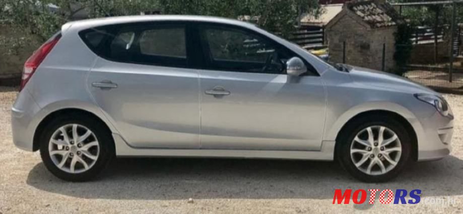 2011' Hyundai i30 1.4 photo #6