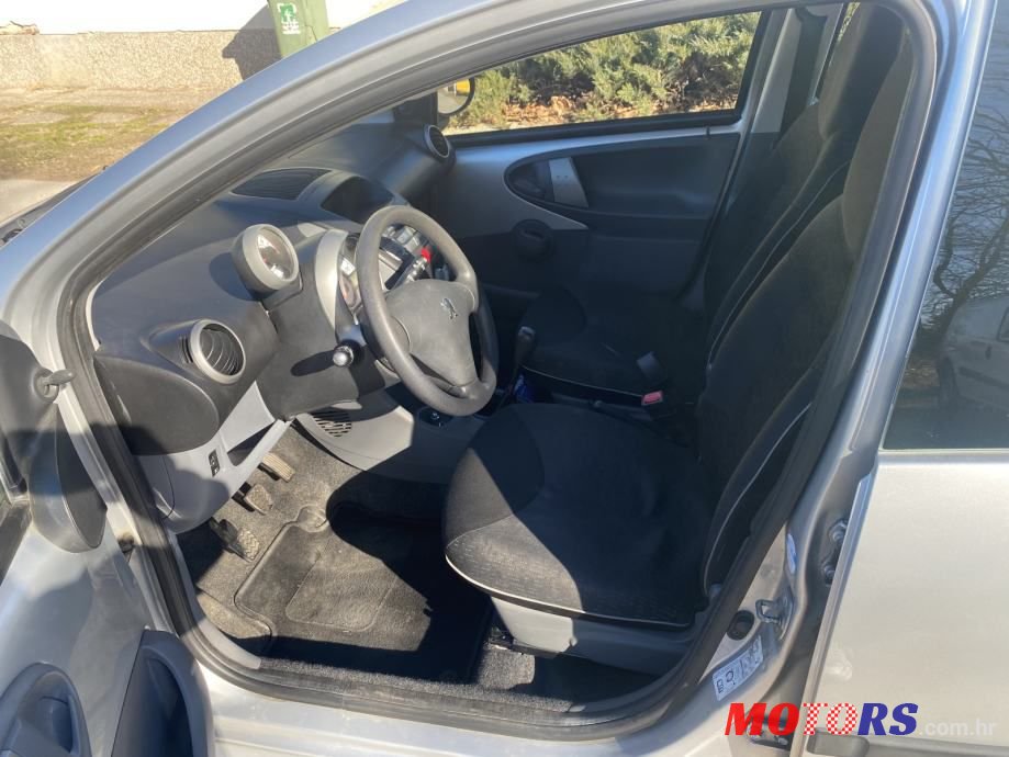 2011' Peugeot 107 1,0 photo #6