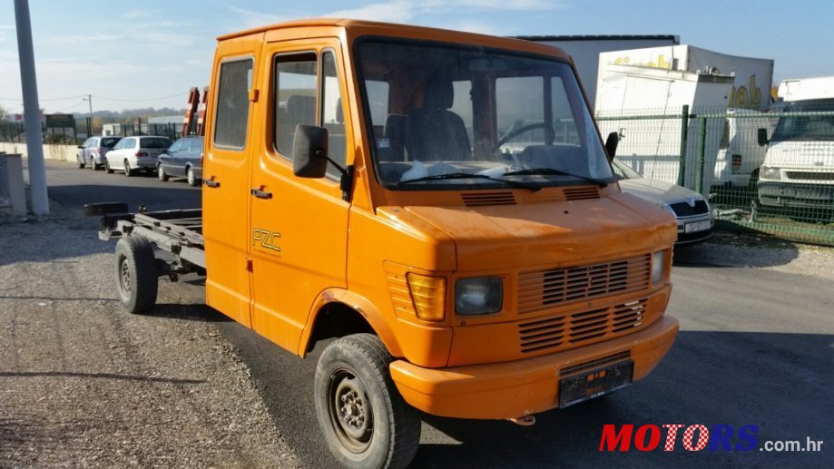 1991' Mercedes-Benz 310 DUPLA KABINA photo #1