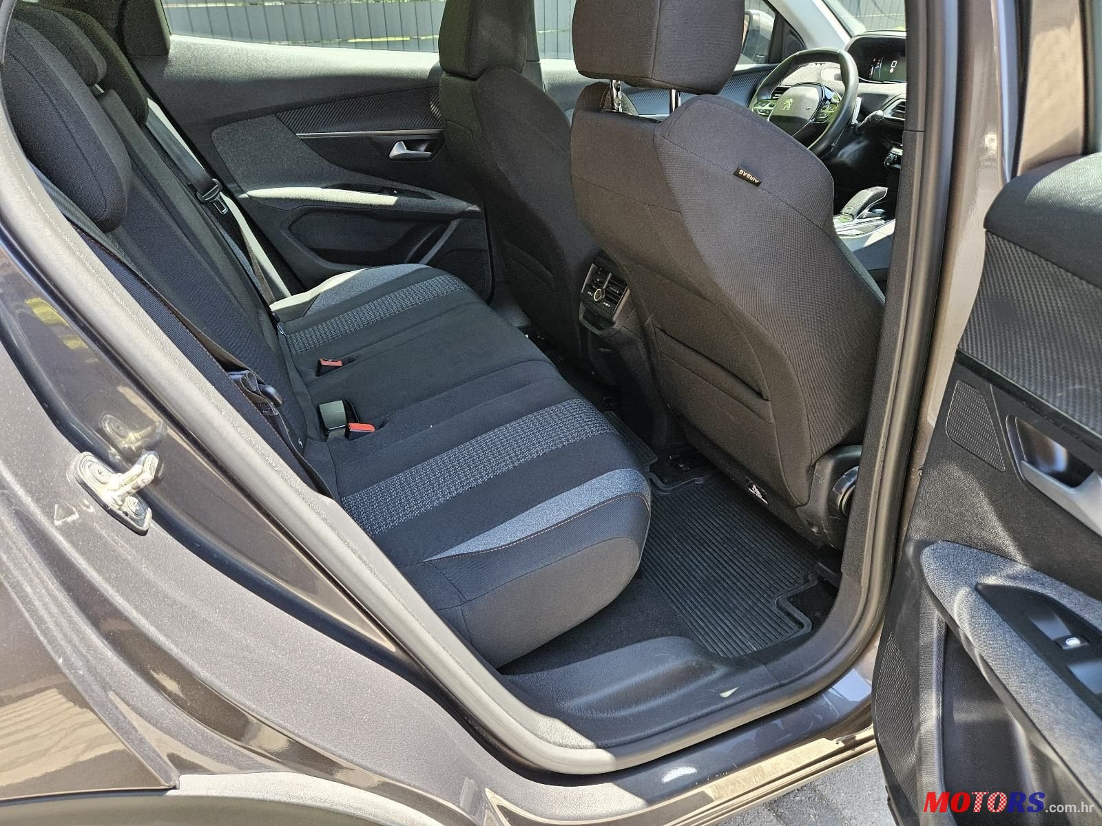 2021' Peugeot 3008 1,5 Bluehdi photo #5