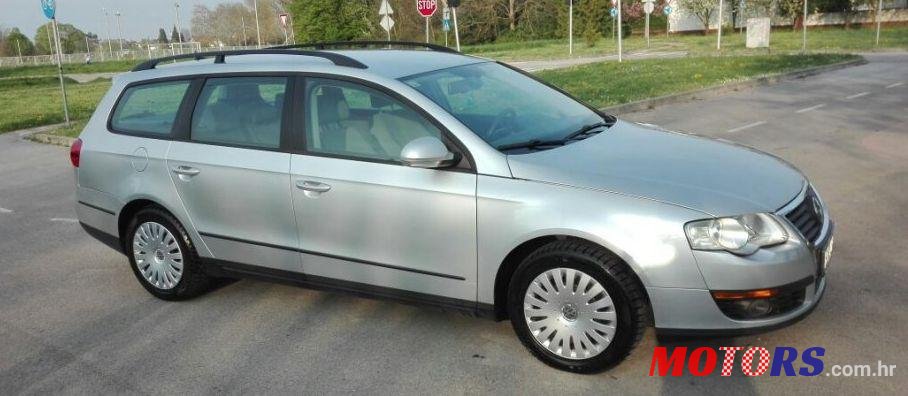 2005' Volkswagen Passat Variant photo #2