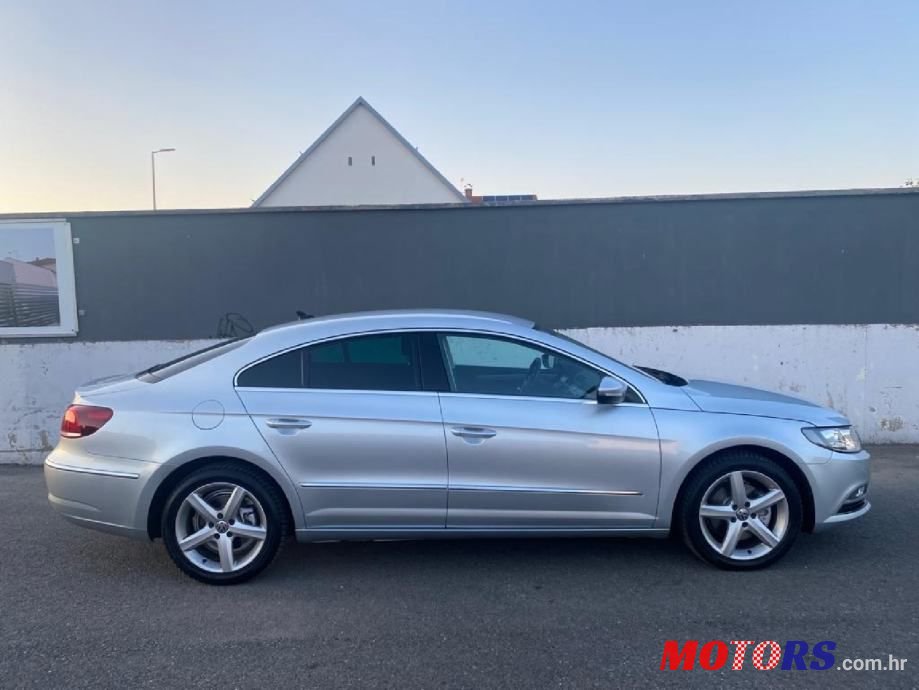 2013' Volkswagen Passat photo #3