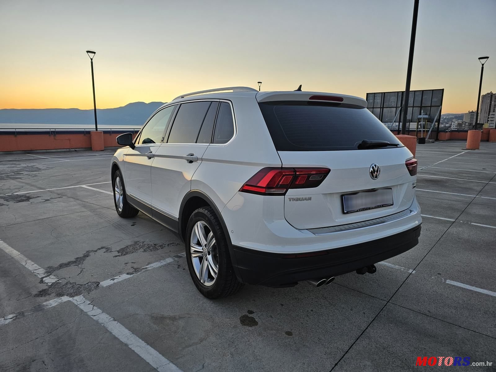 2017' Volkswagen Tiguan photo #5