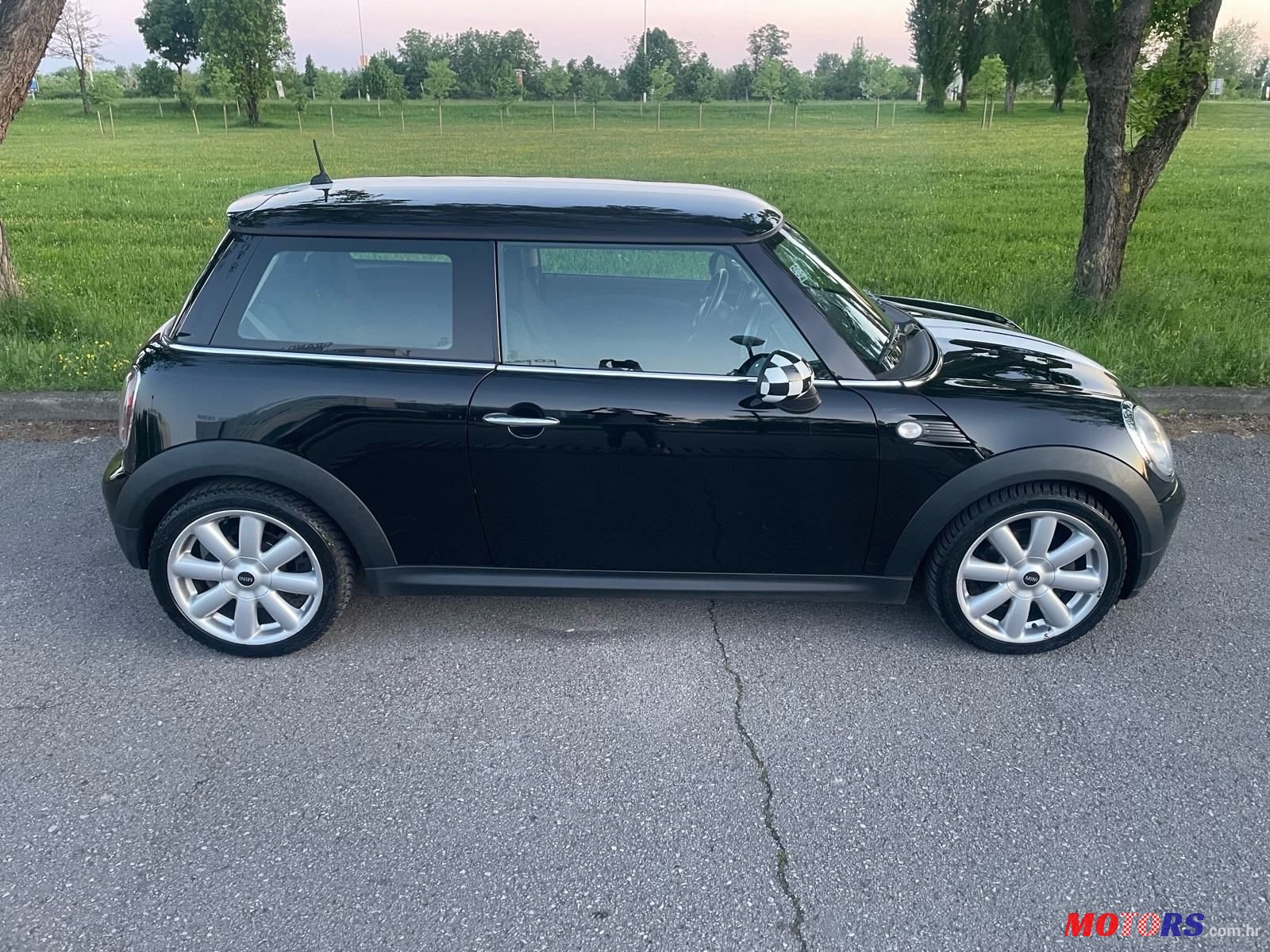 2009' MINI Cooper photo #5