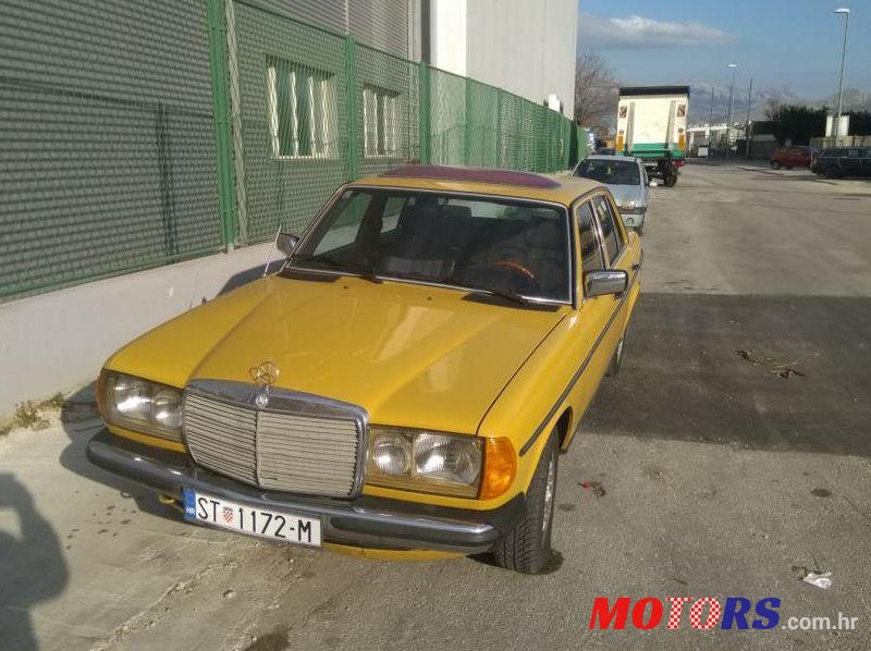 1982' Mercedes-Benz 123 240 photo #1