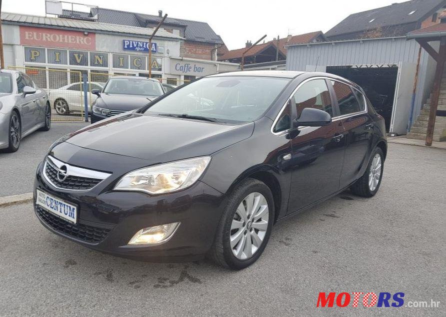 2010' Opel Astra 1,7 Cdti photo #1