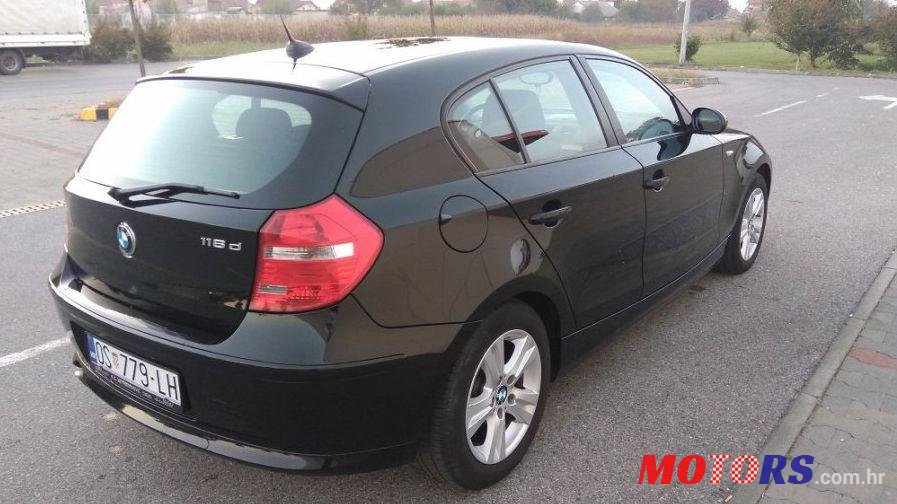 2009' BMW 1 Series 116D photo #2