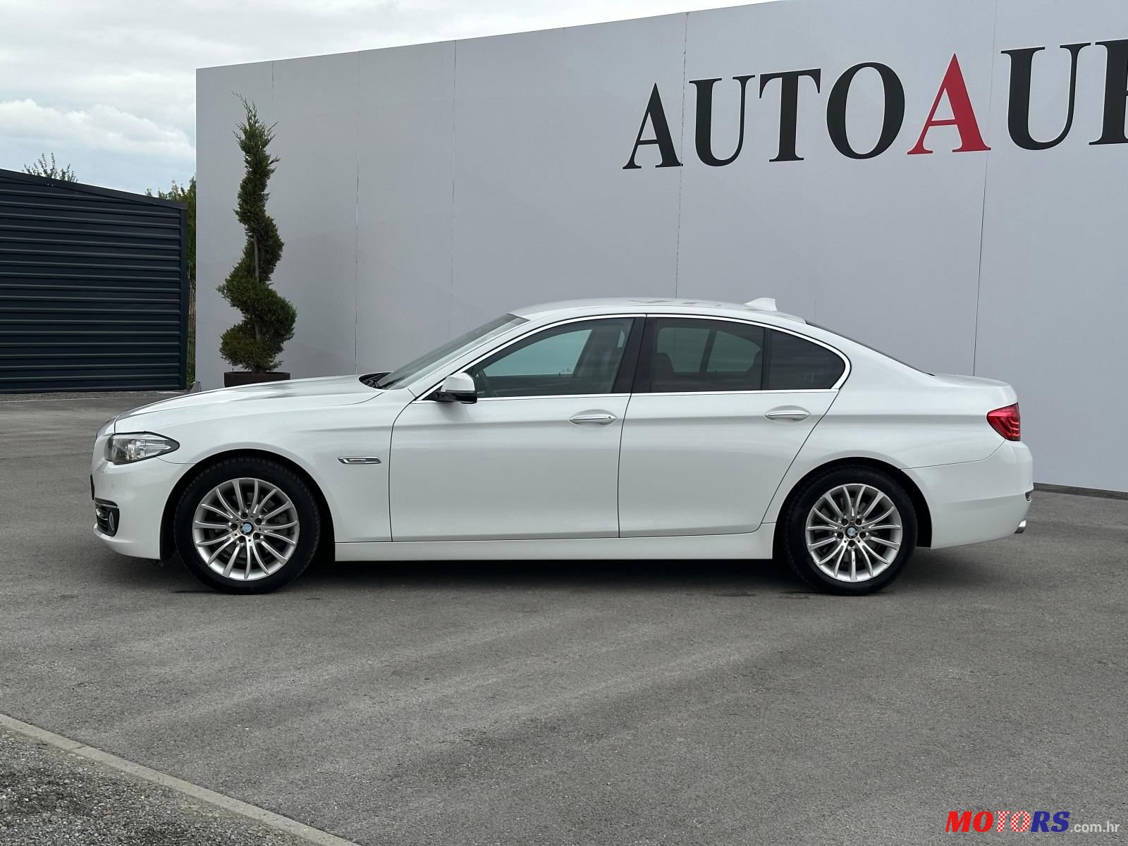 2014' BMW Serija 5 518D photo #2