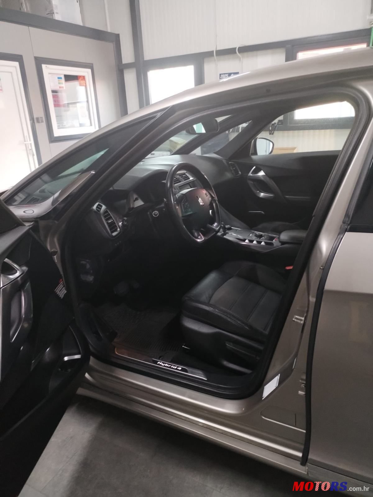 2013' Citroen DS5 Hybrid photo #6