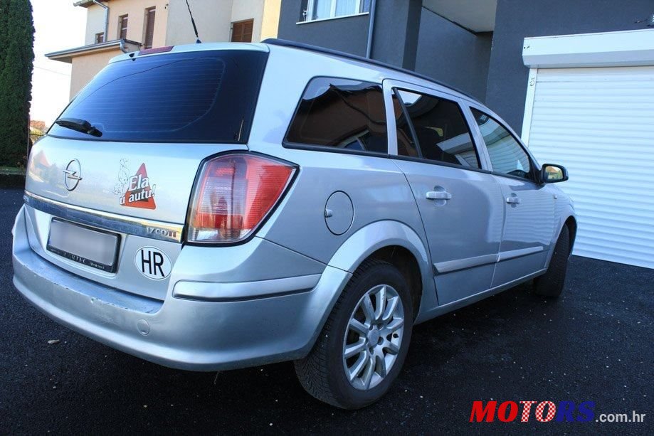 2005' Opel Astra Karavan photo #4